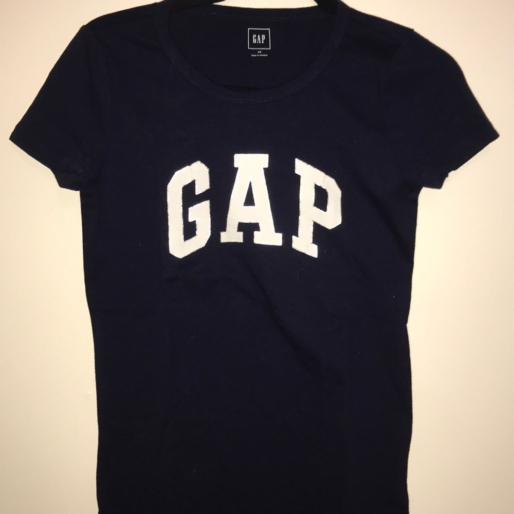 BRAND NEW GAP SHIRT